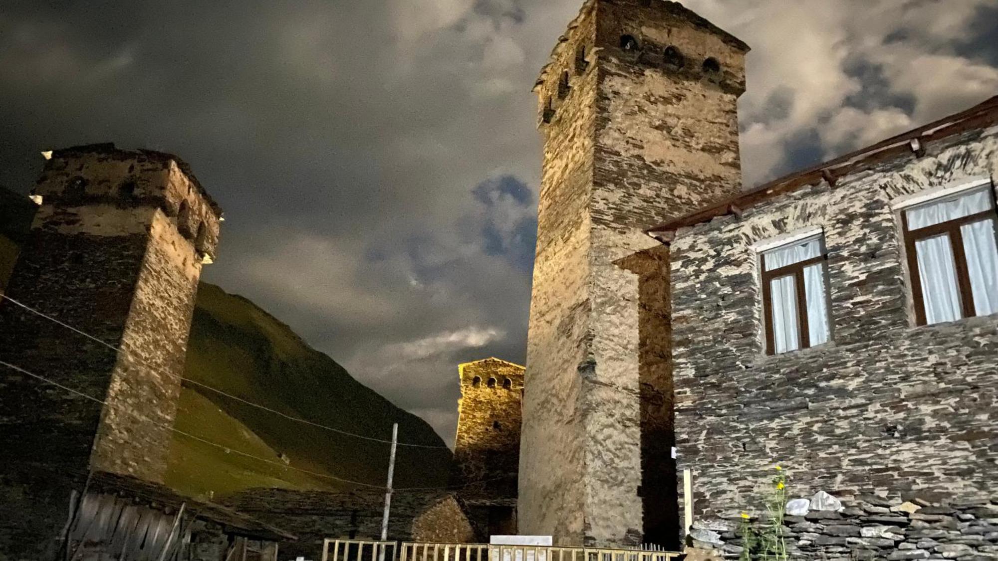 فندق Nizharadze'S Tower أوشغولي المظهر الخارجي الصورة